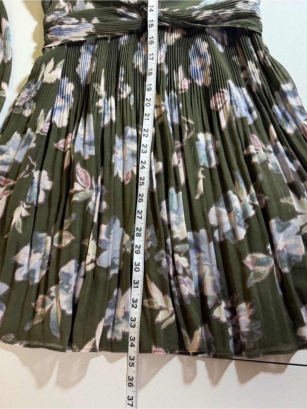 BCBG Olive Floral Wrap Dress with Light Blue Blossoms NWT size Small - Picture 5 of 10